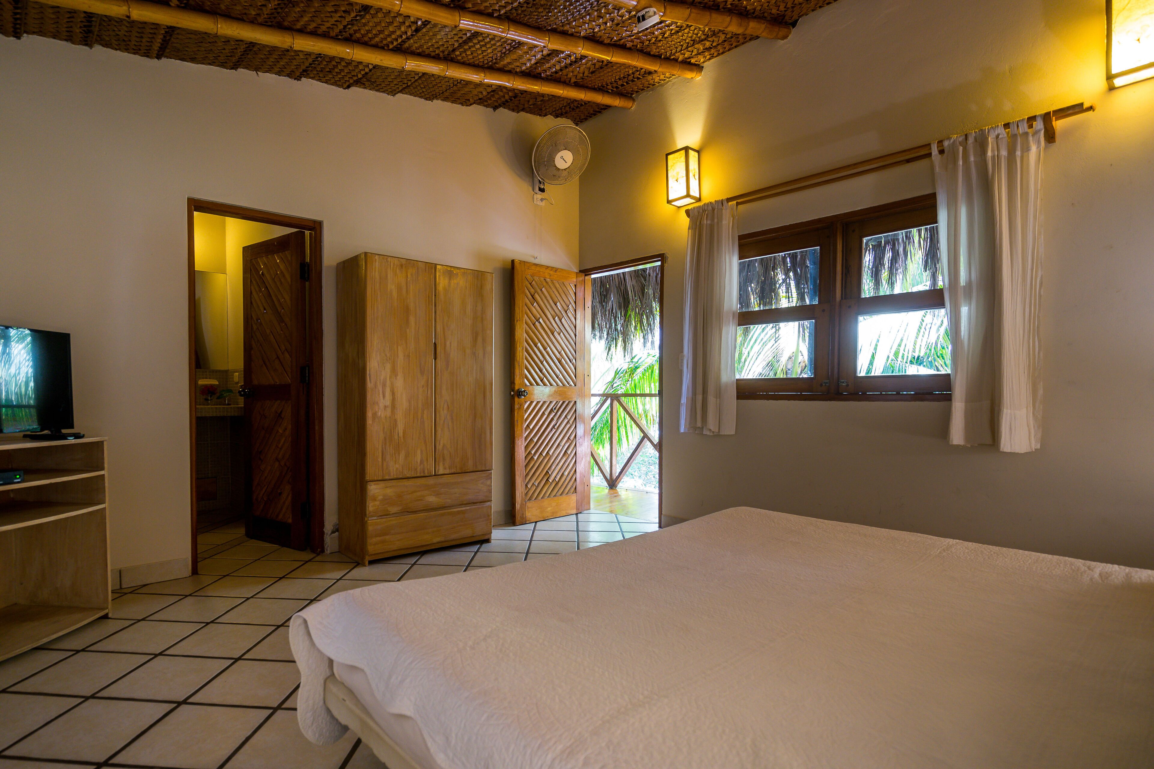 standard double room, 1 king bed | 1 bedroom, free wifi, bed sheets