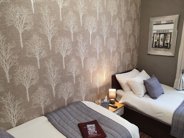 熨斗/熨衫板、免費 Wi-Fi、床單