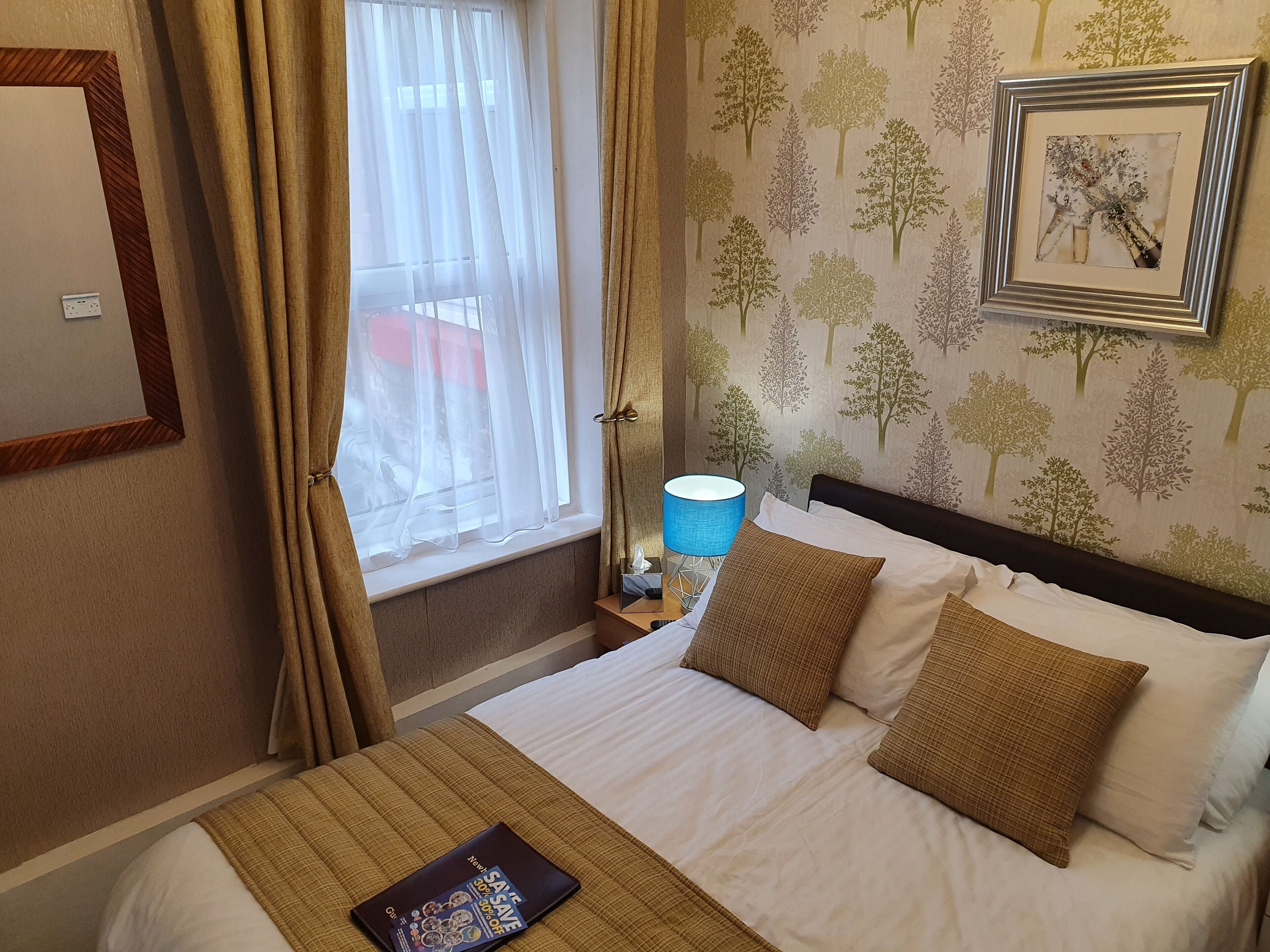 Iron/ironing board, free WiFi, bed sheets
