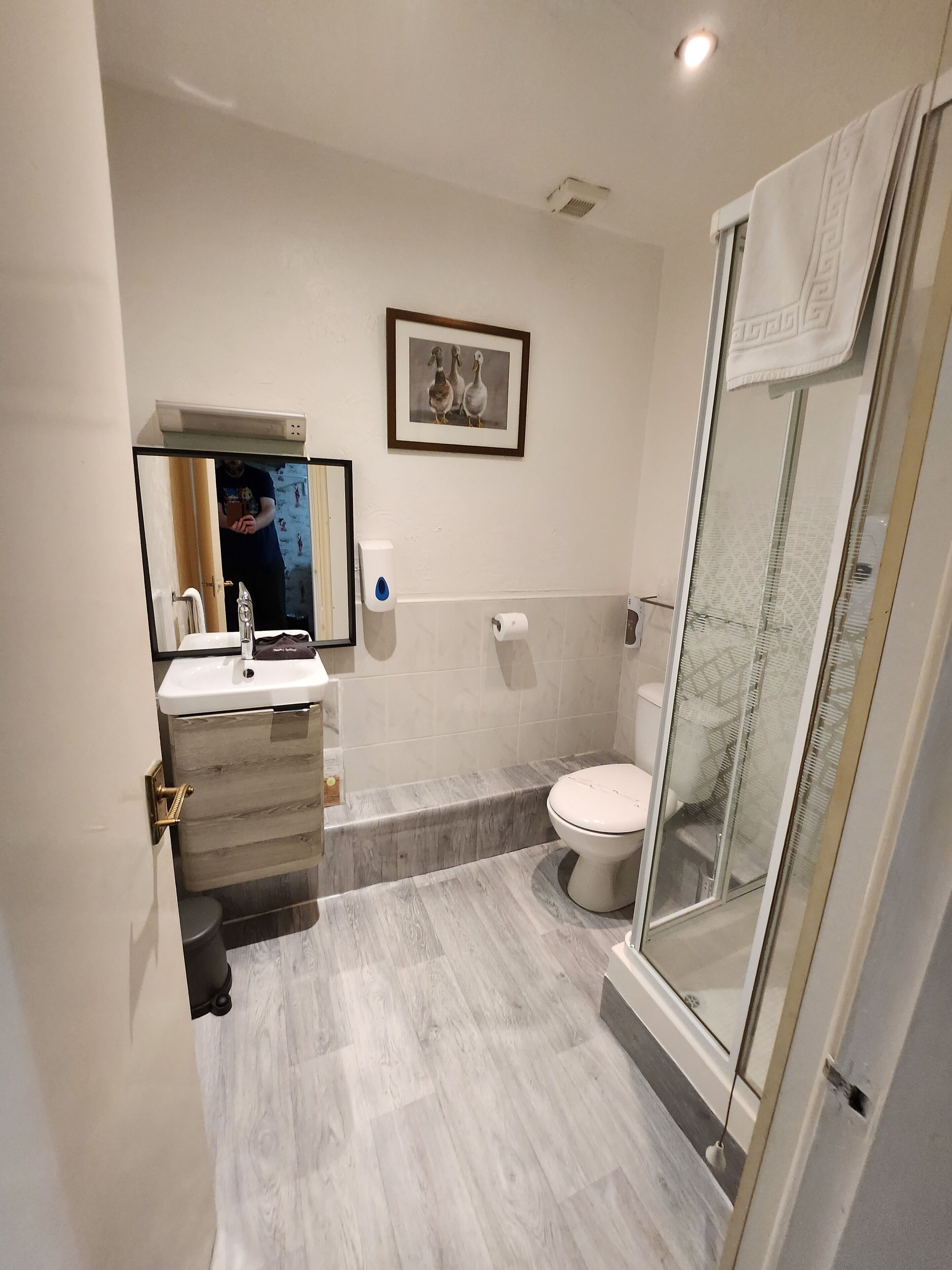 Shower, free toiletries, towels