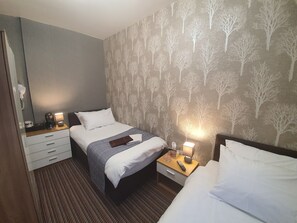 Iron/ironing board, free WiFi, bed sheets - Newholme Hotel (Blackpool)