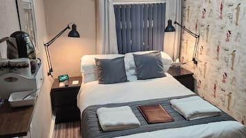 Iron/ironing board, free WiFi, bed sheets