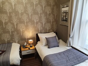 Iron/ironing board, free WiFi, bed sheets - Newholme Hotel (Blackpool)