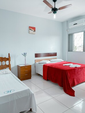 迷你吧、免费 WiFi、床单