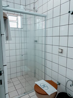 Bathroom shower - Manhattan Hotel (Caldas Novas)