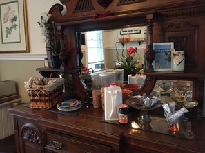 Free daily continental breakfast  - Bourne Bed and Breakfast (Ogunquit)