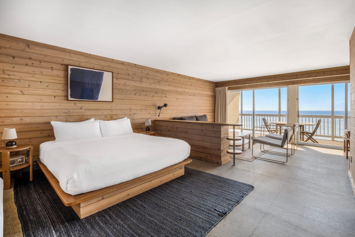 Junior Suite, 1 King Bed with Sofa bed | 1 bedroom, Frette Italian sheets, premium bedding, down comforters