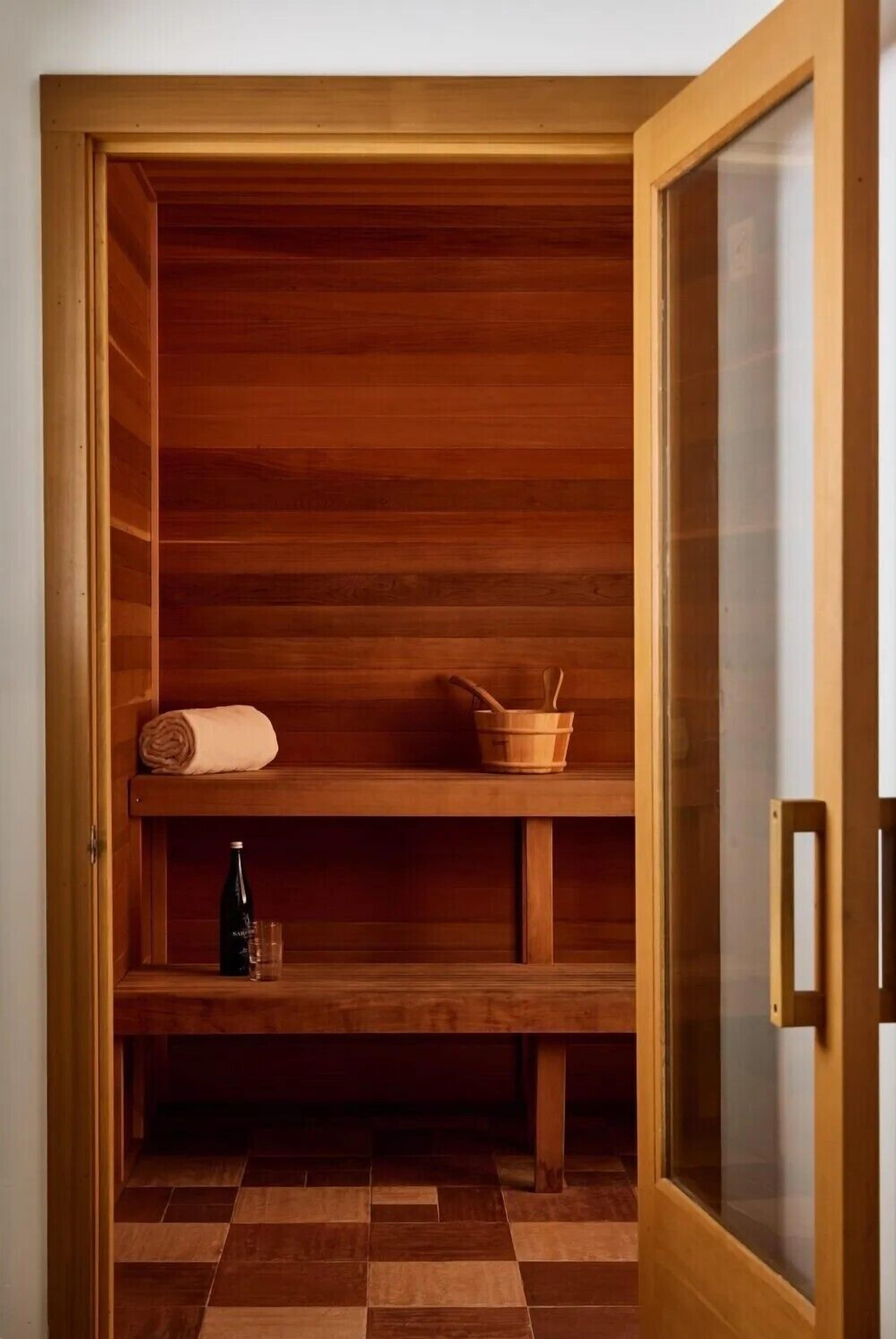 Habitación, 1 cama King size, sauna | Sábanas italianas Frette, ropa de cama de alta calidad y edredón 