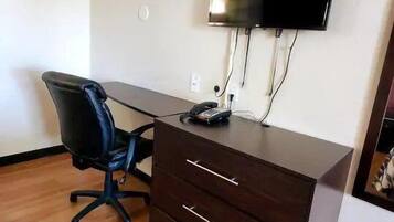 1 bedroom, desk, iron/ironing board, free WiFi