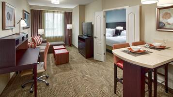 Premium bedding, down comforters, in-room safe, individually decorated