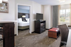 Premium bedding, in-room safe, desk, laptop workspace - Staybridge Suites Corona South by IHG (Corona)