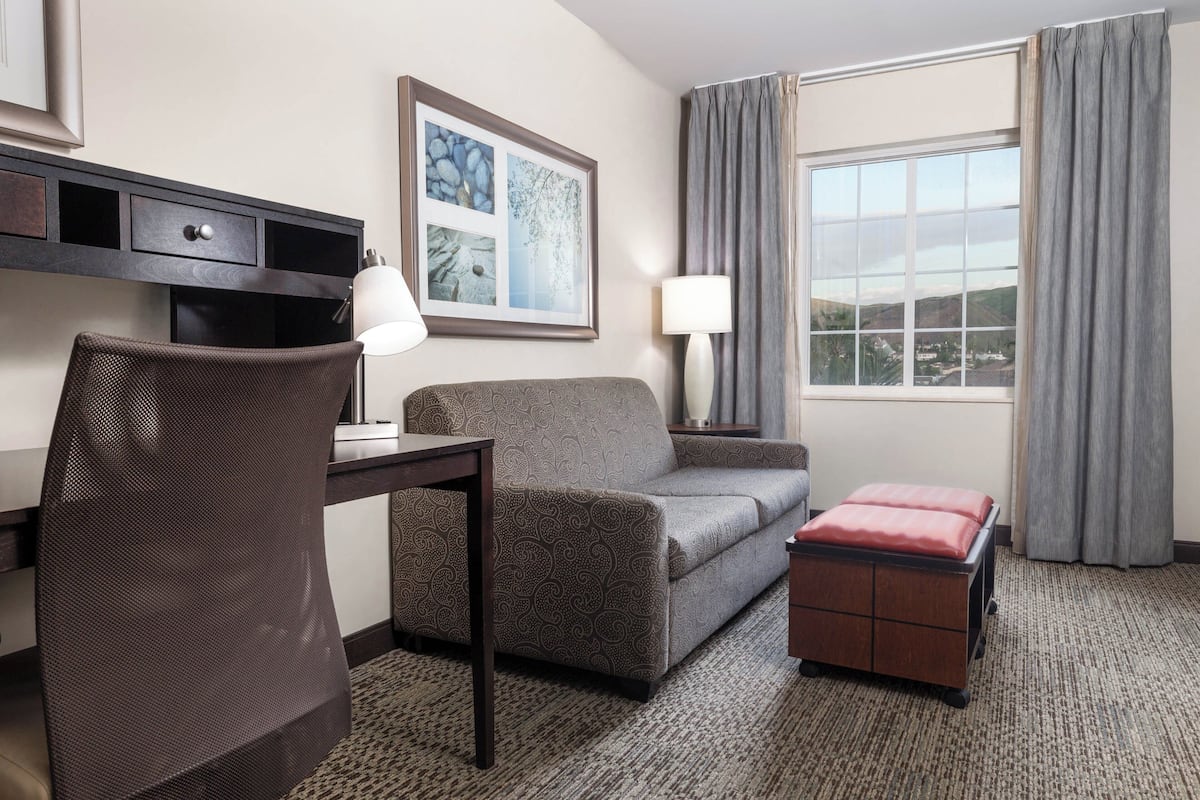 Literie de qualité supérieure, coffres-forts dans les chambres, bureau