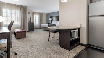 Hochwertige Bettwaren, Zimmersafe, Schreibtisch