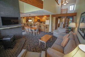 Loft, 2 chambres (2 Single Sleeper Chairs) | Aire de séjour | Téléviseur, lecteur de DVD