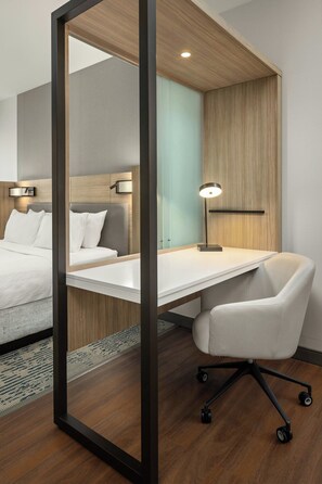 1 Schlafzimmer, Schreibtisch, Verdunkelungsvorhänge