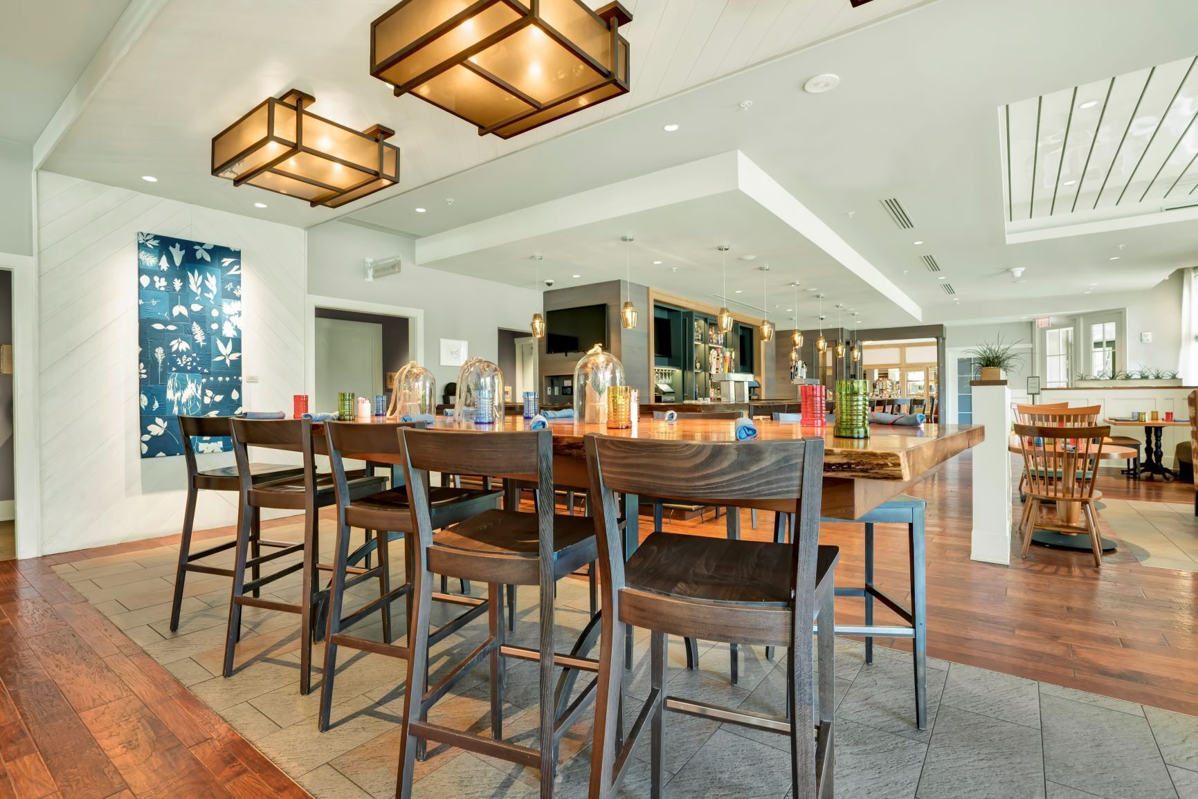 Breakfast, lunch and dinner served