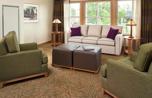 Desk, laptop workspace, iron/ironing board, free WiFi