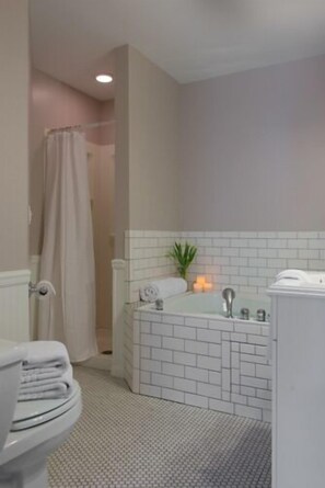 Room 7 | Bathroom | Free toiletries, towels - The Brunswick B&B at Saratoga (Saratoga Springs)