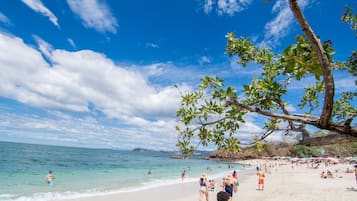 Una spiaggia nelle vicinanze