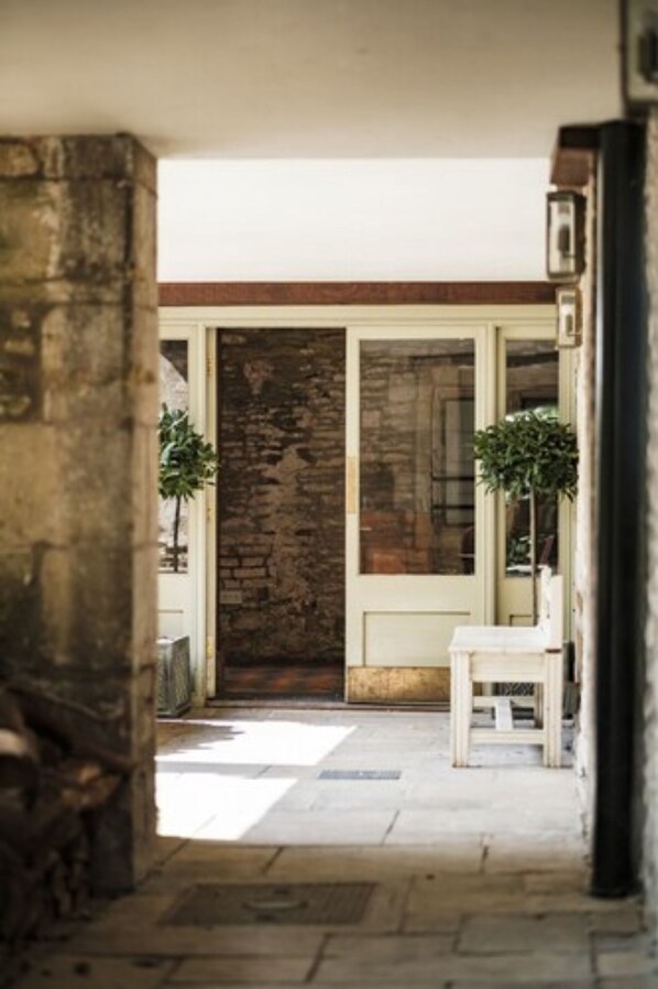 Exterior - Methuen Arms (Corsham)