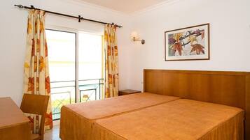 Iron/ironing board, free WiFi