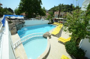 Außenpool (je nach Saison geöffnet), Cabañas (kostenlos), Sonnenschirme