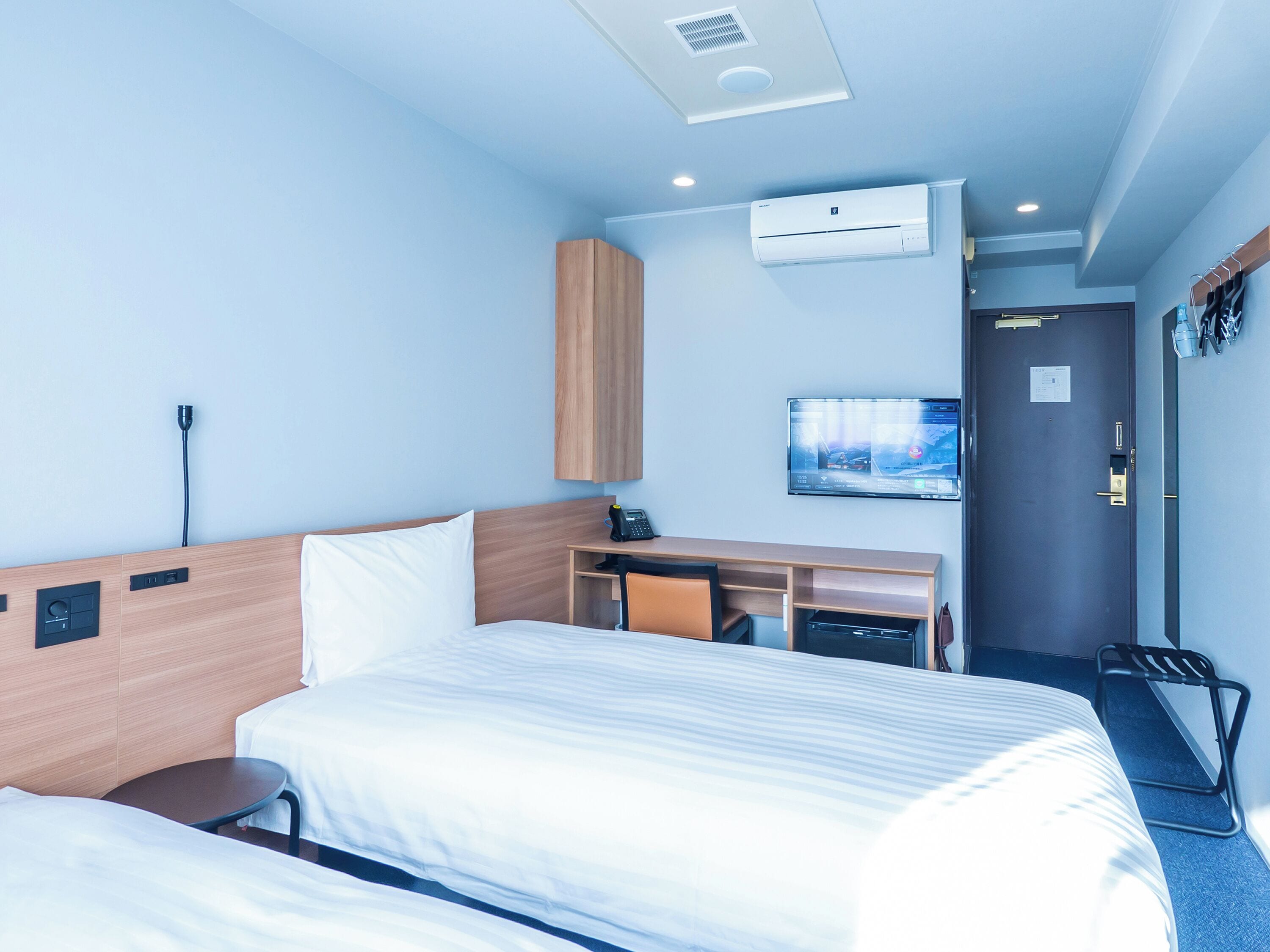 Desk, laptop workspace, free WiFi, bed sheets