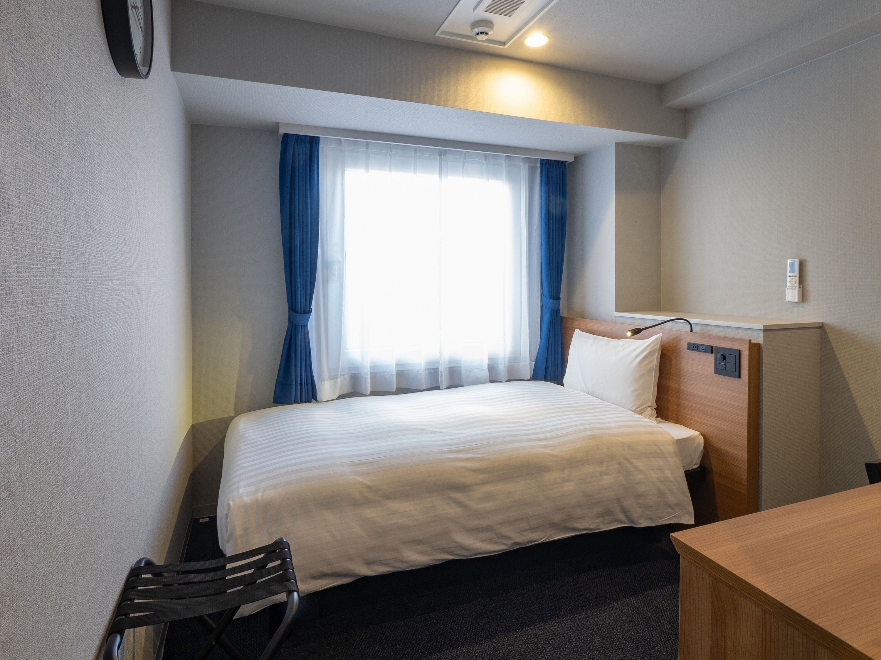 Desk, laptop workspace, free WiFi, bed sheets