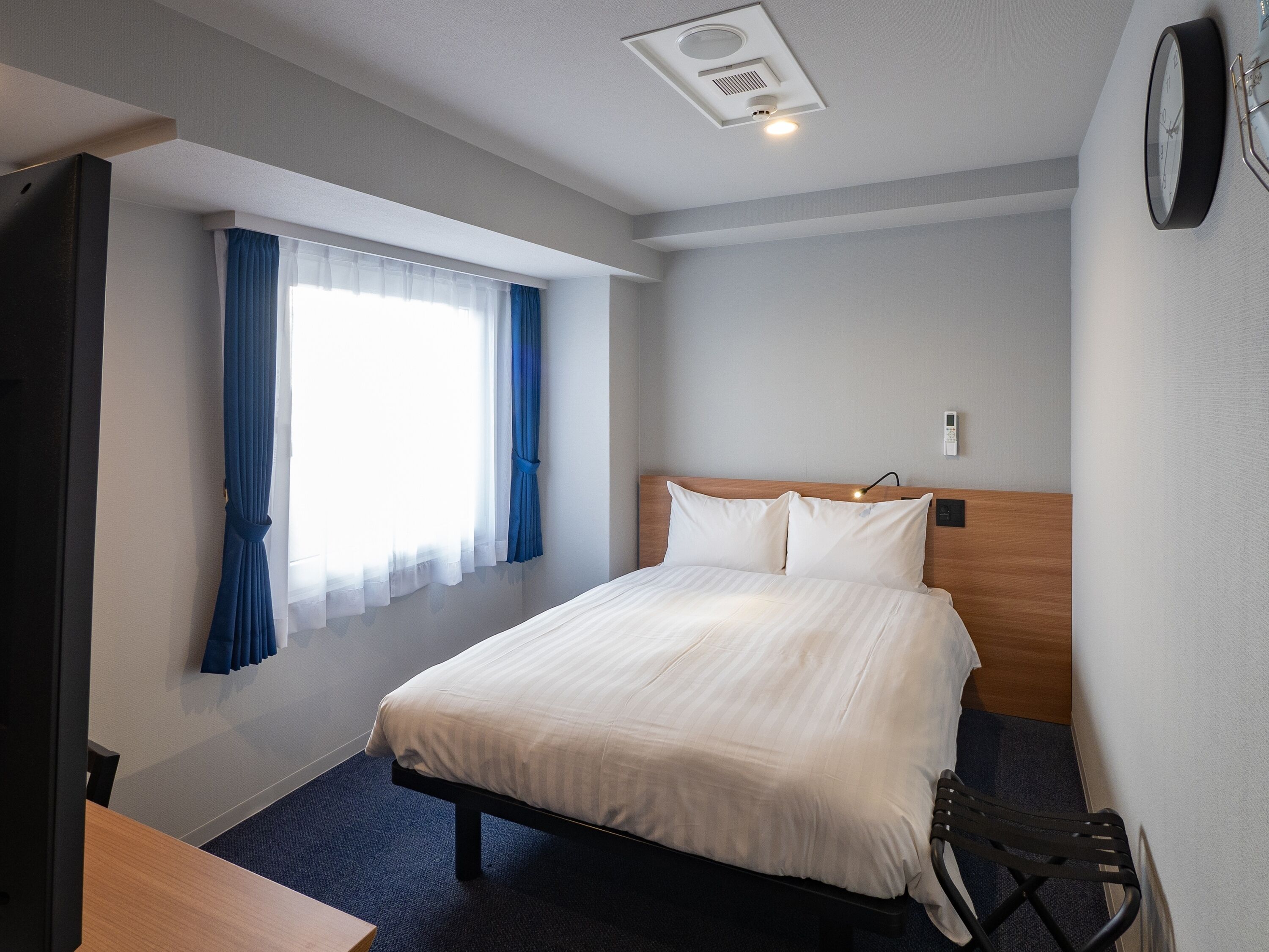 Desk, laptop workspace, free WiFi, bed sheets