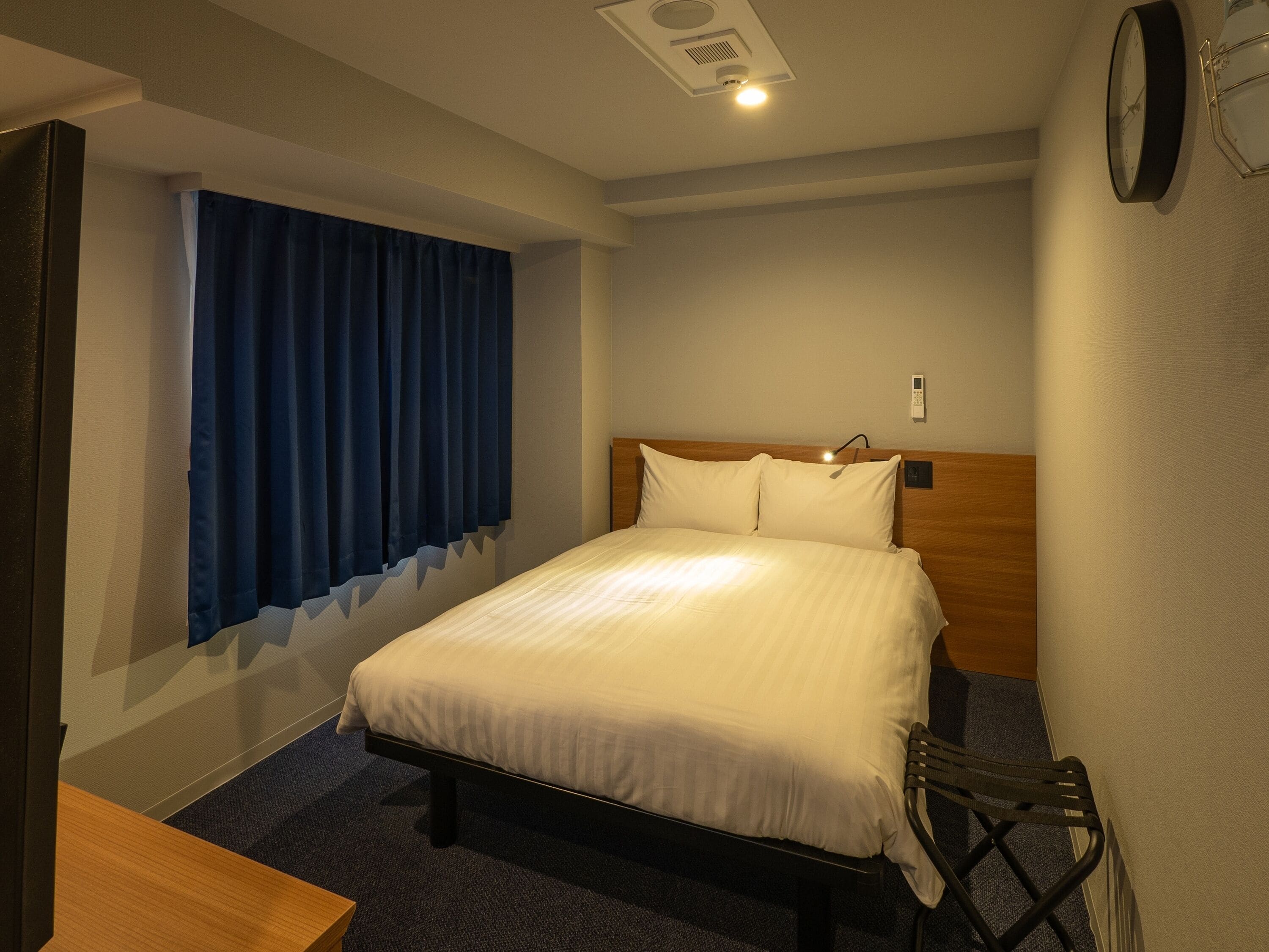 Escrivaninha, espaço de trabalho para notebook, Wi-Fi de cortesia