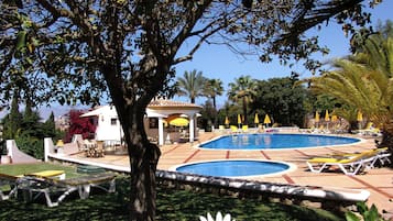 حمام سباحة