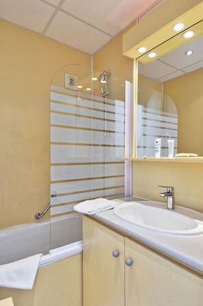 Serviettes fournies, savon, shampoing
