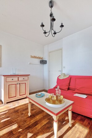 Studio 6 personnes - 1 coin nuit - Balcon Standard Eco | WiFi, bed sheets - Résidence Pierre & Vacances Bandol Port (Bandol)