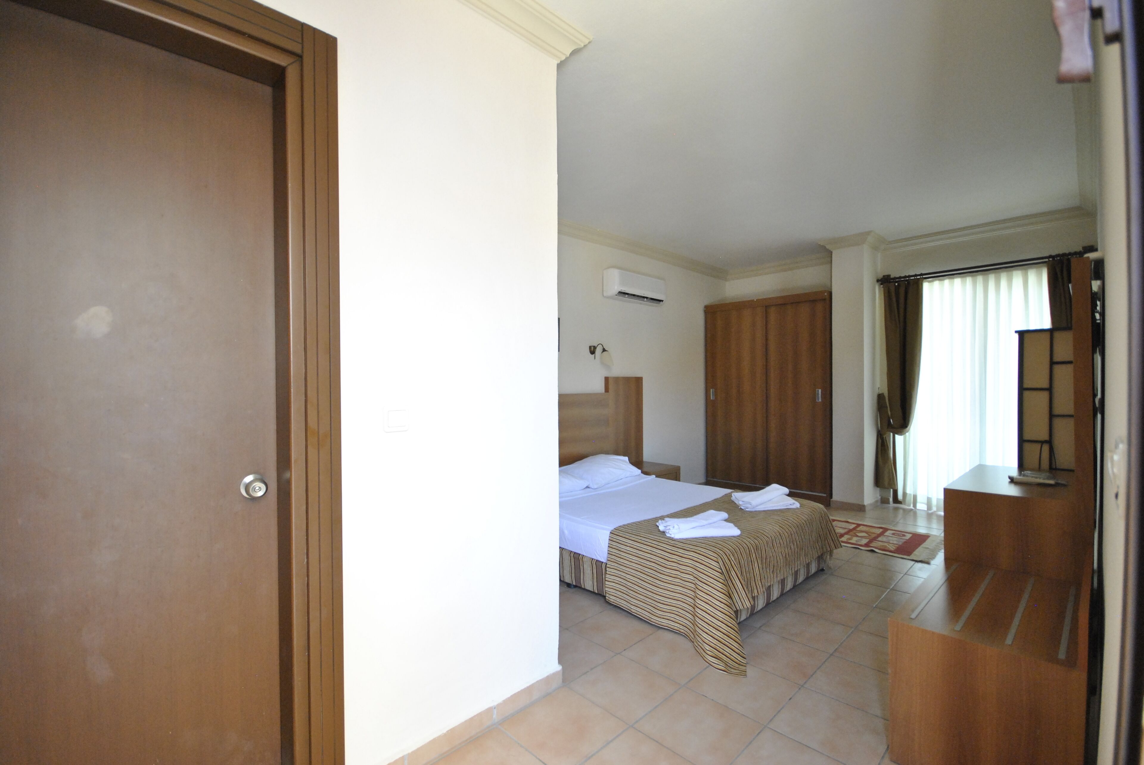 standard double or twin room | desk, iron/ironing board, free cots/infant beds, free rollaway beds