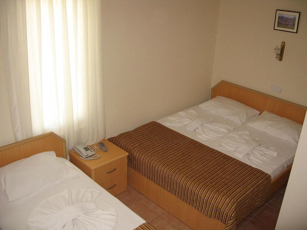 standard single room | desk, iron/ironing board, free cots/infant beds, free rollaway beds