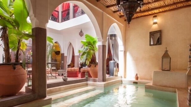 A pool area with steps leading into it, surrounded by arches and potted plants. - Dar Kamar Zamane - Adults Only (Marrakech)