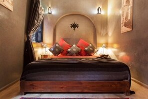 In-room safe, individually decorated, individually furnished, desk - Dar Kamar Zamane - Adults Only (Marrakech)