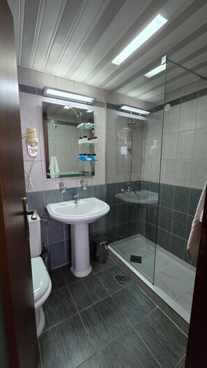Bathroom - Villa Royal View (Ohrid)
