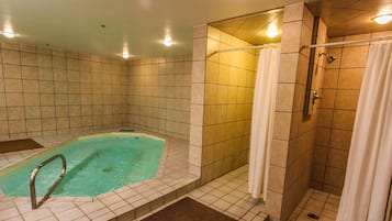 Indoor spa tub