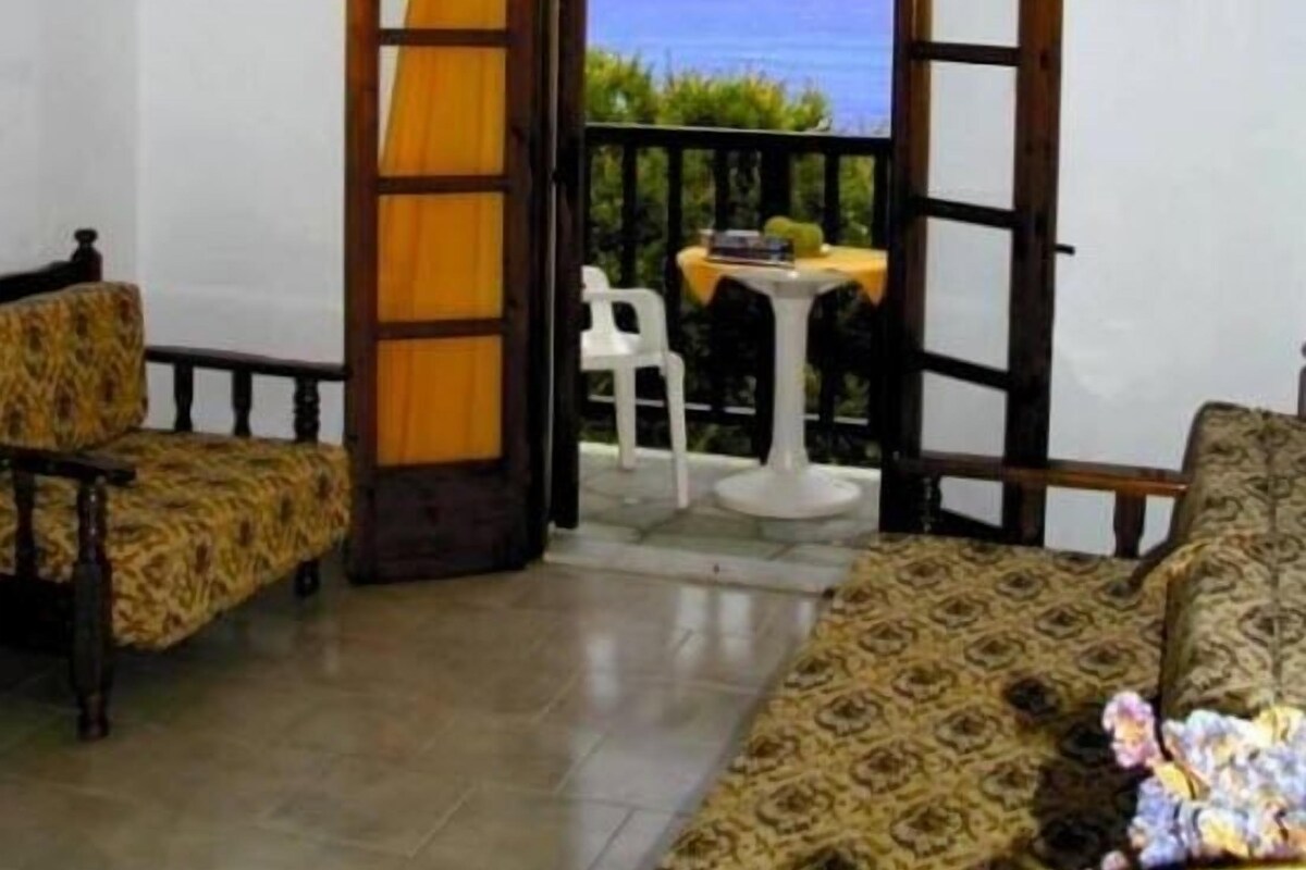 Apartamento, 1 quarto, vista para o mar | Sala de estar | TV