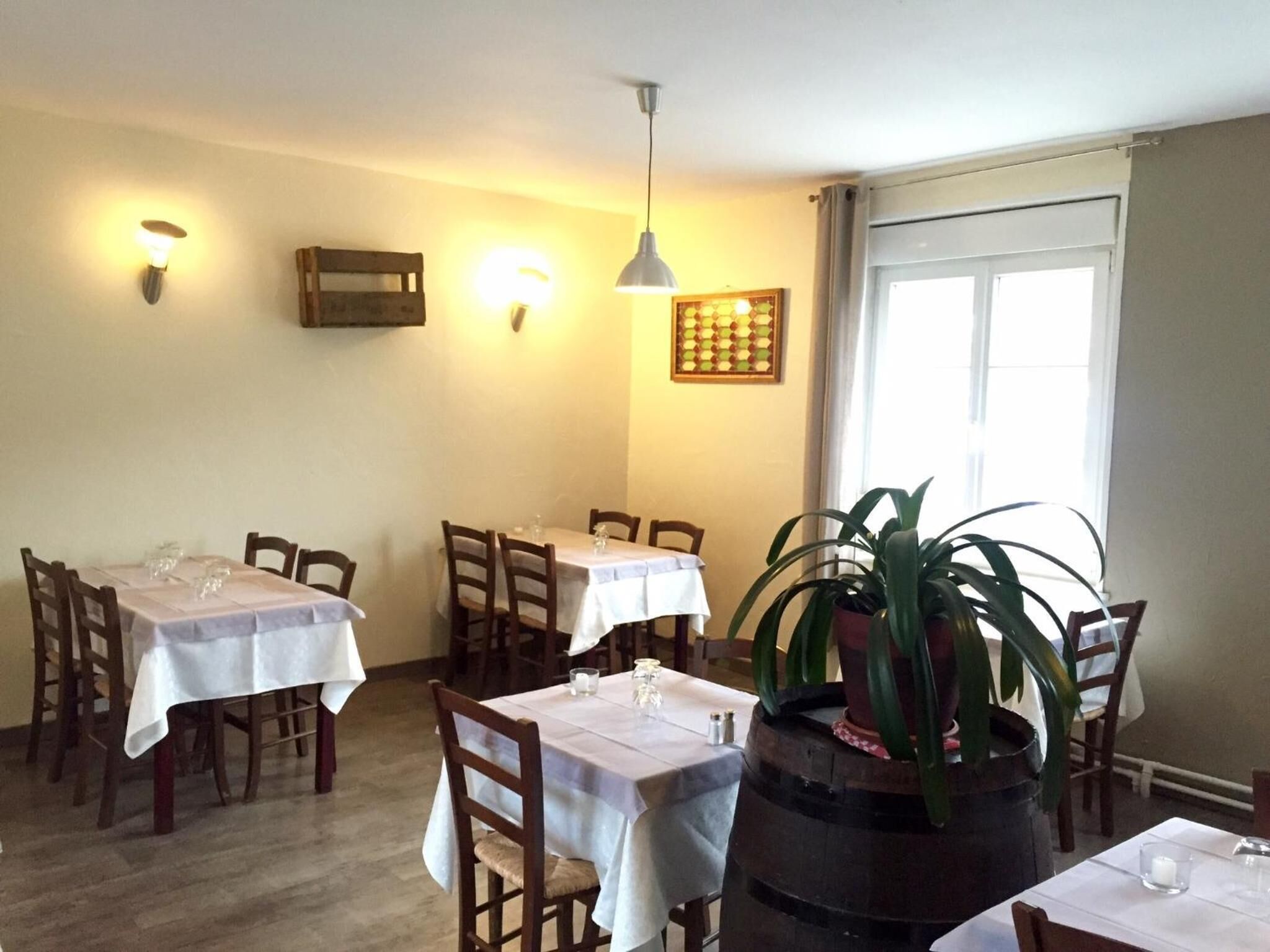 lunch and dinner served, french cuisine