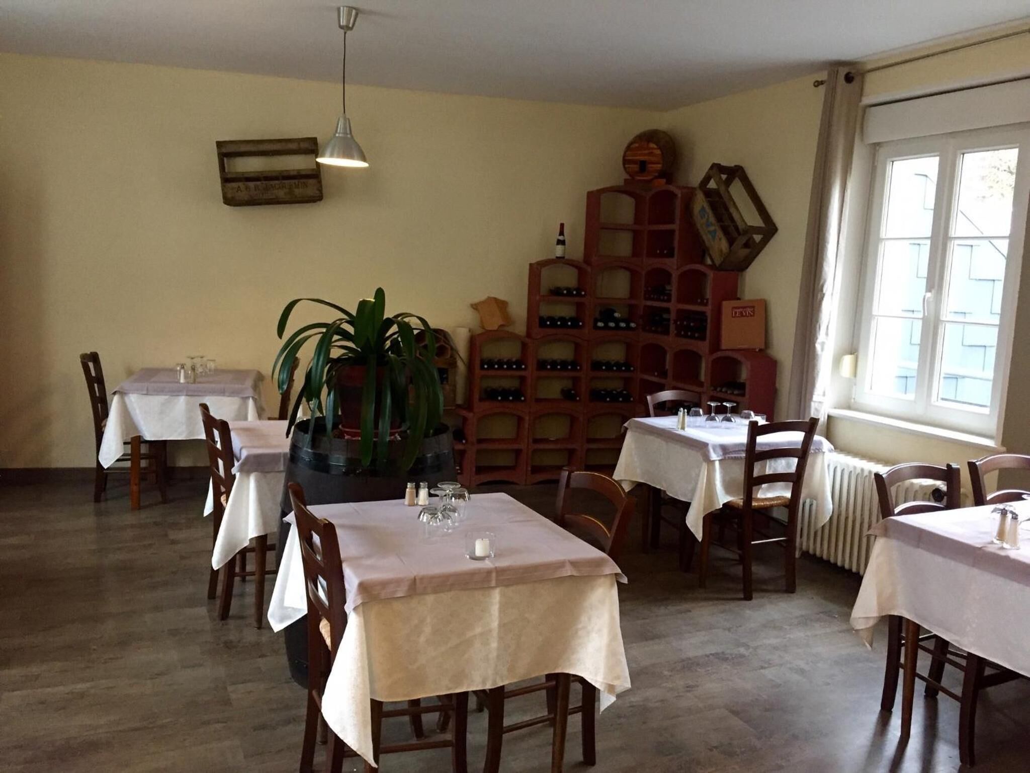 lunch and dinner served, french cuisine