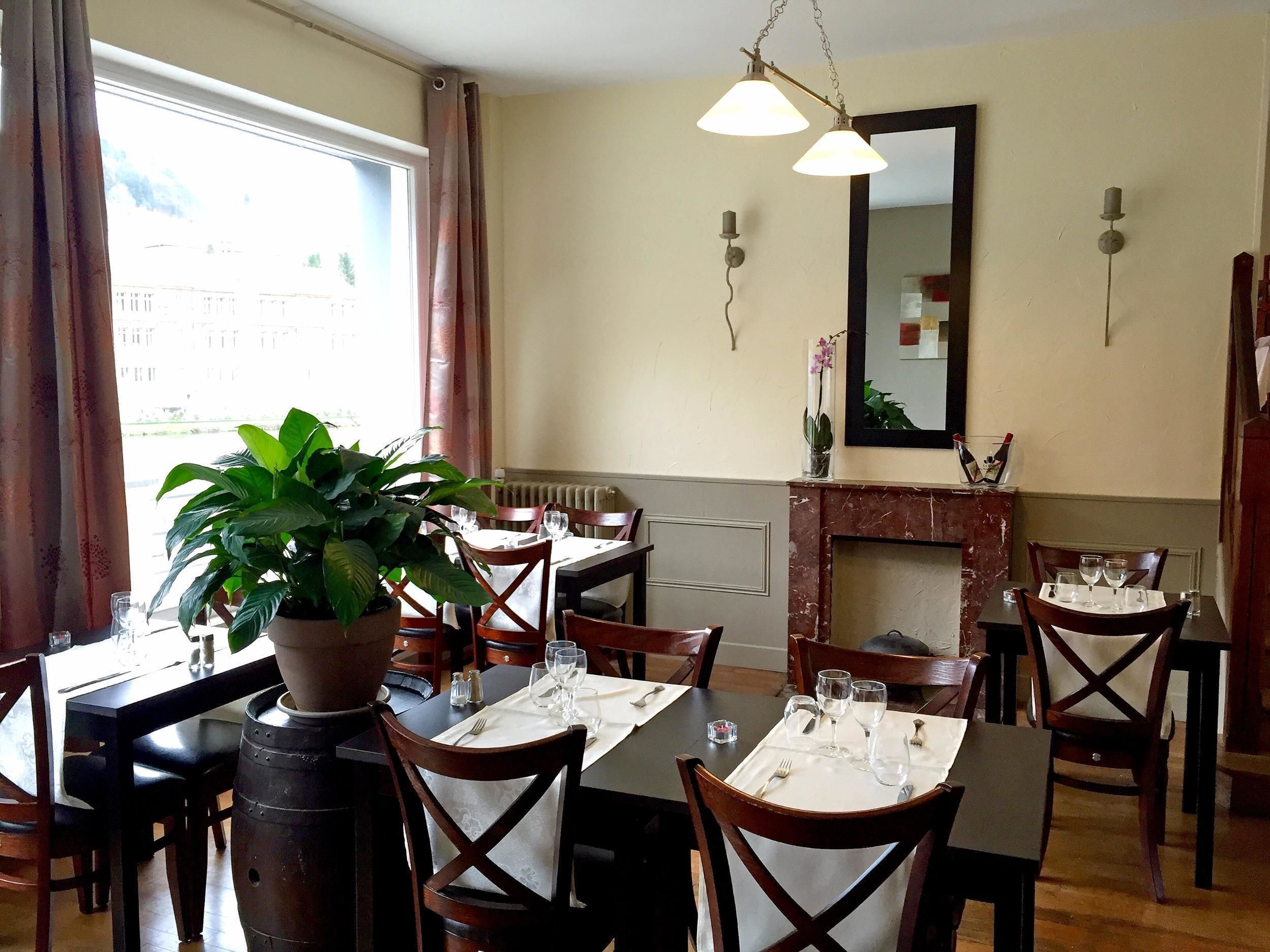 lunch and dinner served, french cuisine