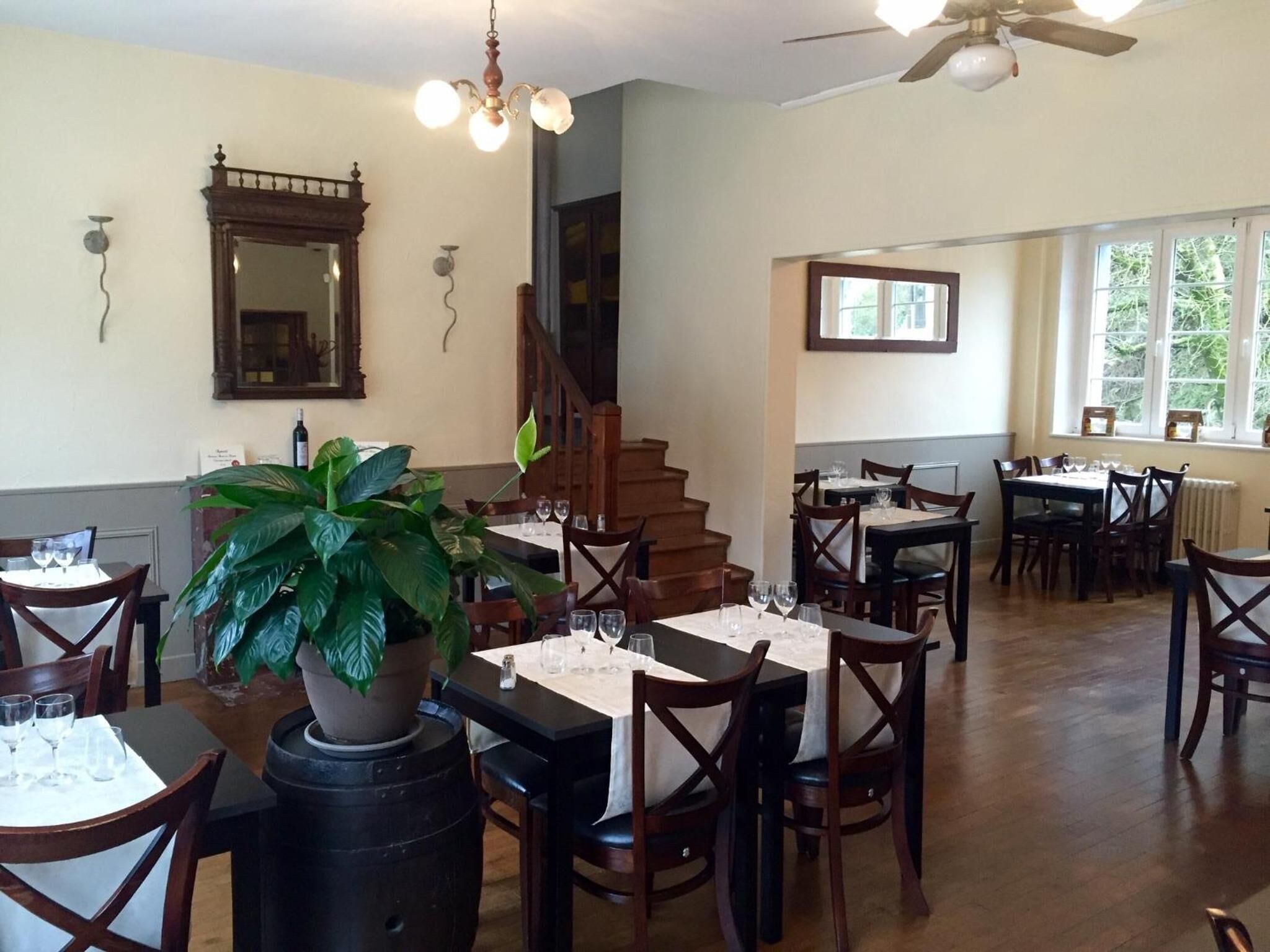 lunch and dinner served, french cuisine