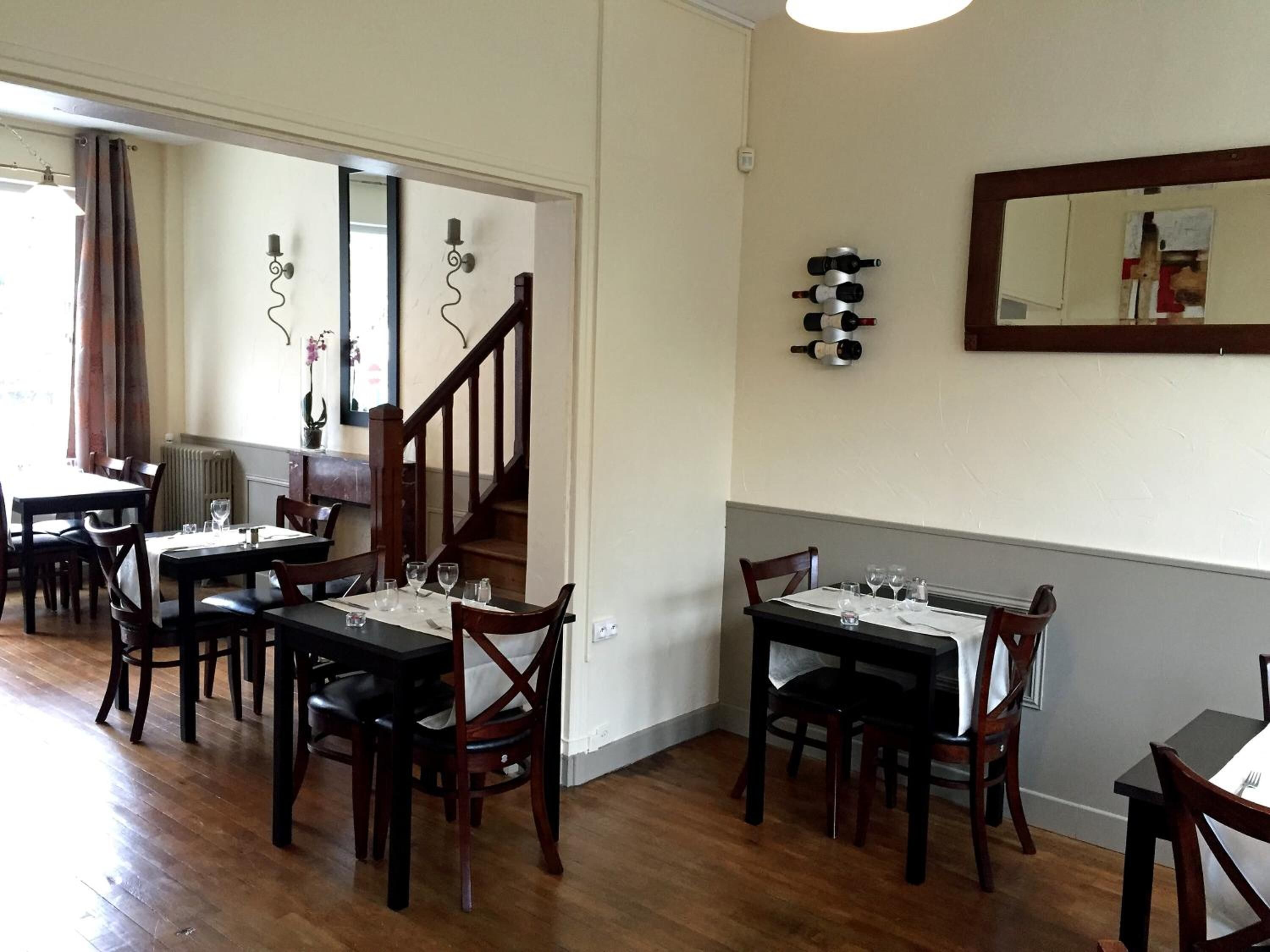 lunch and dinner served, french cuisine