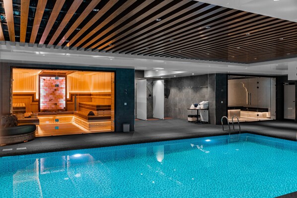 Una piscina techada