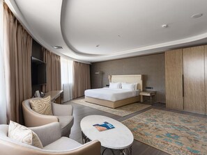 Apartamento, 2 camas de casal (1 Double and 2 Single beds) | Frigobar, escrivaninha, ferros/tábuas de passar roupa, berços grátis