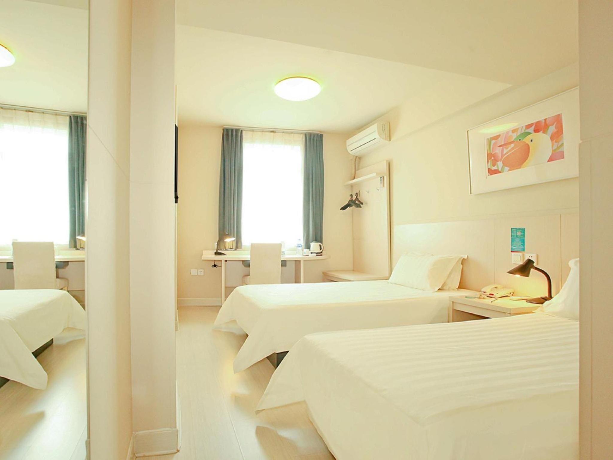 Free WiFi, wheelchair access