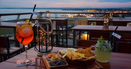 De la Trinidad Hotel