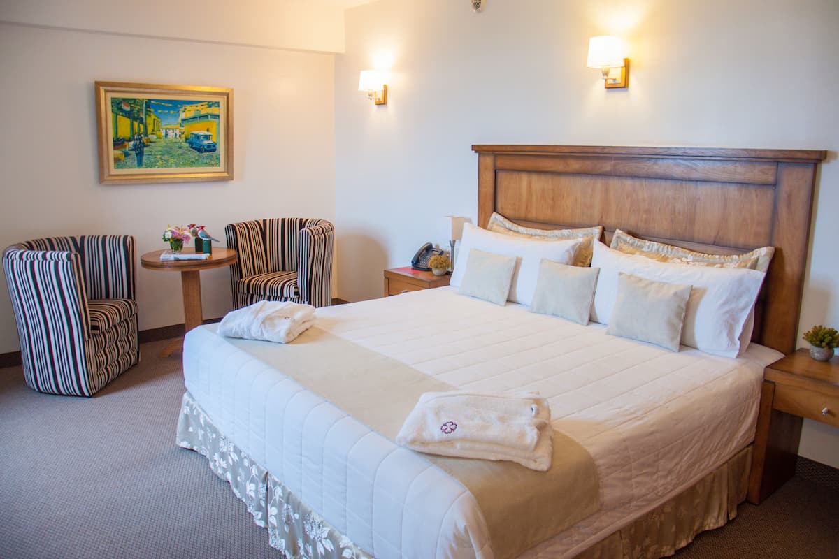 Executive Suite, 1 King Bed, Non Smoking, River View